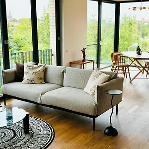 2 Bedroom Mauerpark-apartment, Mitte View Calendar Appartement